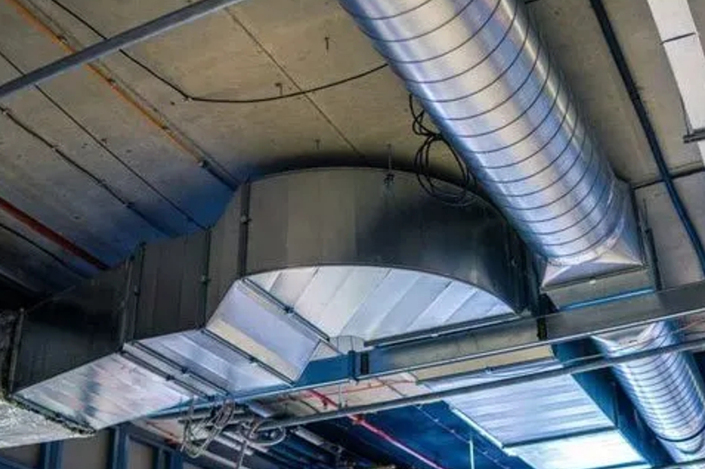 Fabricación de ductos, forros metálicos para aislación térmica